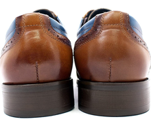 Load image into Gallery viewer, Classic Man Leather Oxford Wingtip Shoe