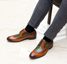 Load image into Gallery viewer, Classic Man Leather Oxford Wingtip Shoe